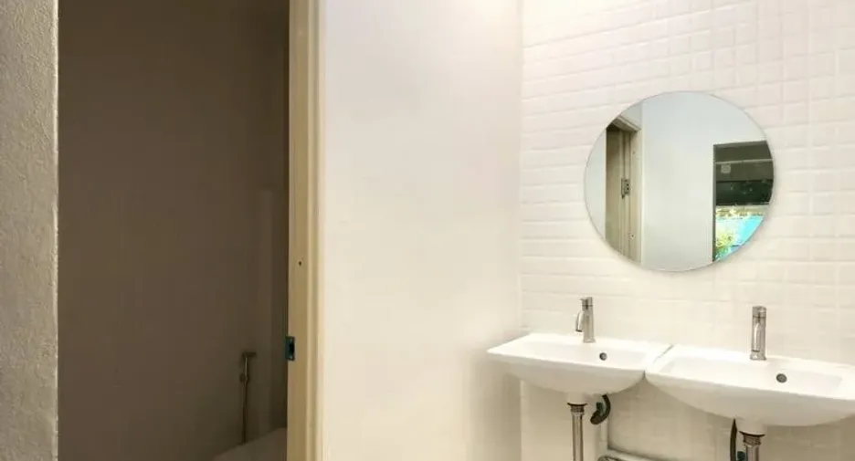 For rent studio townhouse in Sathon, Bangkok