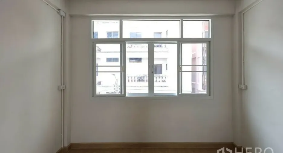 For rent studio townhouse in Sathon, Bangkok