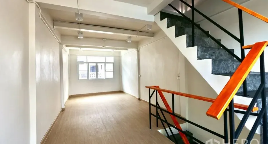 For rent studio townhouse in Sathon, Bangkok