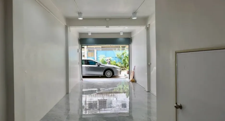For rent studio townhouse in Sathon, Bangkok