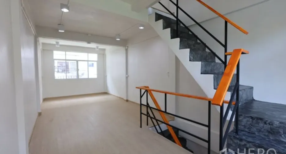 For rent studio townhouse in Sathon, Bangkok