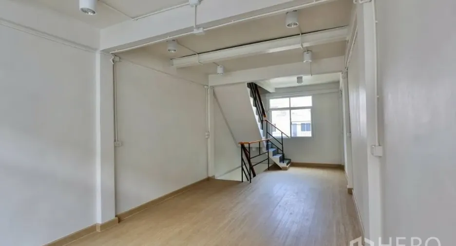 For rent studio townhouse in Sathon, Bangkok