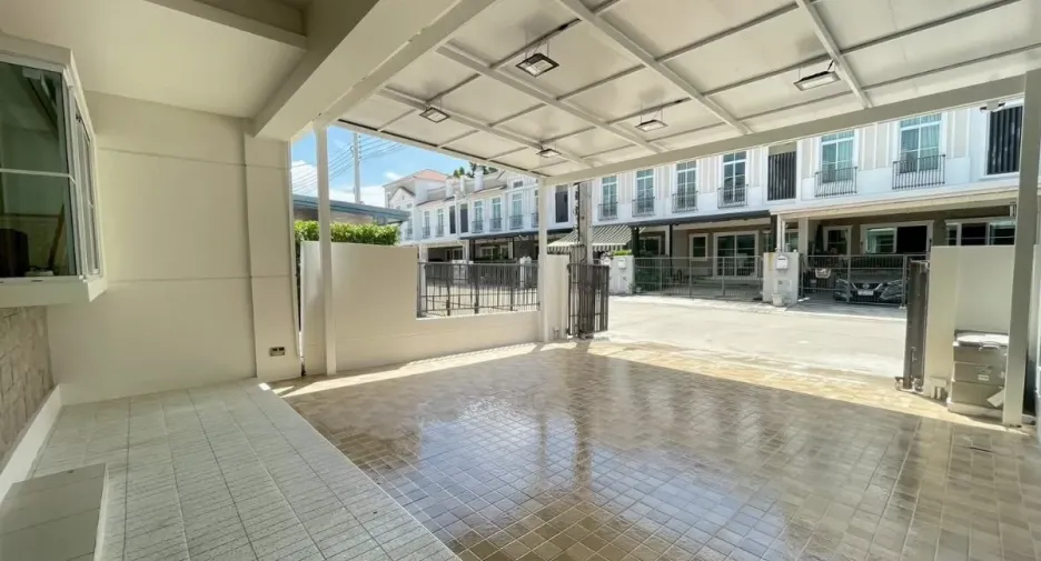 For rent 3 ベッドルーム townhouse in Prawet, Bangkok