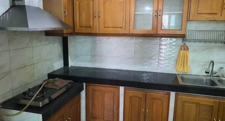 Casa adosada en venta de 3 habitaciones en Suan Luang, Bangkok