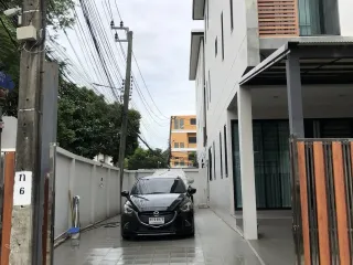 For sale 4 bedrooms townhouse in Phra Khanong, Bangkok