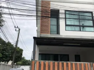 For sale 4 bedrooms townhouse in Phra Khanong, Bangkok