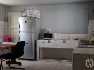 Casa adosada en alquiler de 3 habitaciones en Phra Khanong, Bangkok