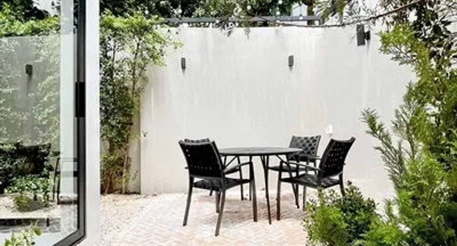For sale 3 bedrooms townhouse in Watthana, Bangkok