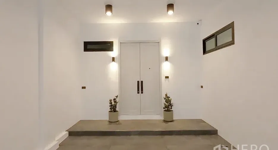 For sale 3 bedrooms townhouse in Watthana, Bangkok