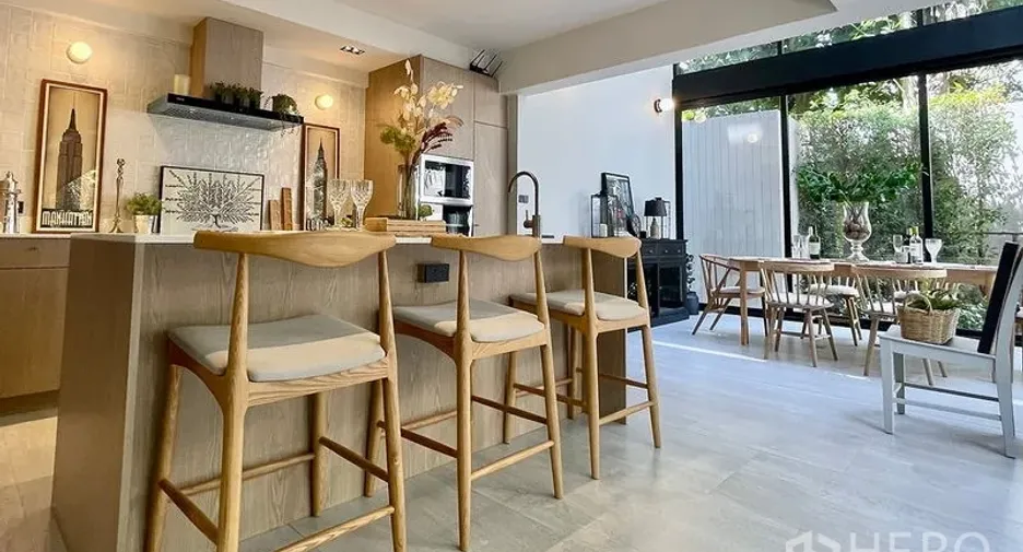 For sale 3 bedrooms townhouse in Watthana, Bangkok