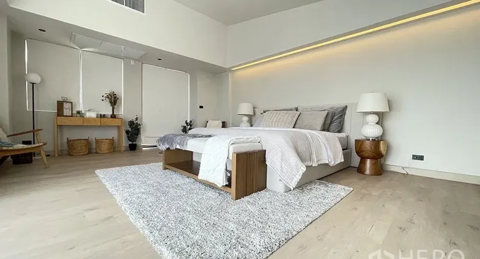 For sale 3 bedrooms townhouse in Watthana, Bangkok