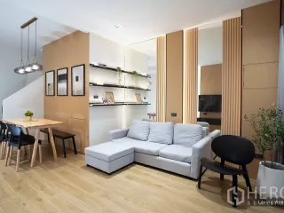 Casa adosada en alquiler de 3 habitaciones en Huai Khwang, Bangkok