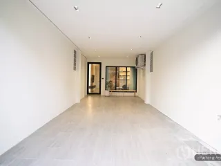 Casa adosada en alquiler de 3 habitaciones en Huai Khwang, Bangkok