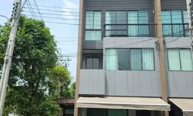 Reihenhaus zur Miete mit 3 Zimmer in Saphan Sung, Bangkok