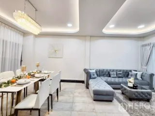 For rent 6 bedrooms townhouse in Huai Khwang, Bangkok