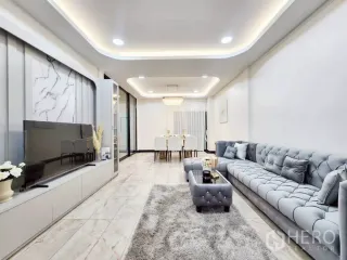 For rent 6 bedrooms townhouse in Huai Khwang, Bangkok