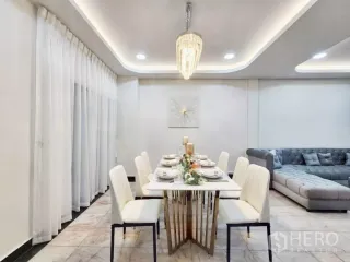 For rent 6 bedrooms townhouse in Huai Khwang, Bangkok