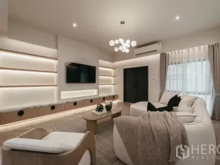 Casa adosada en alquiler de 5 habitaciones en Khlong Toei, Bangkok