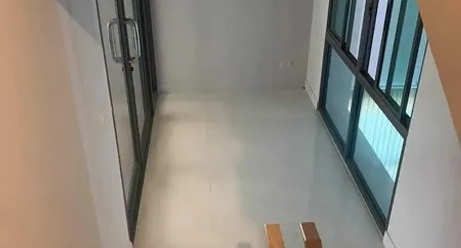 For rent and for sale 3 bedrooms townhouse in Yan Nawa, Bangkok