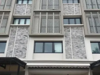 For rent 3 bedrooms townhouse in Yan Nawa, Bangkok