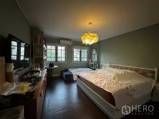 Casa adosada en alquiler de 3 habitaciones en Watthana, Bangkok