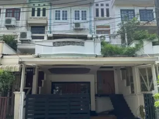 Casa adosada en alquiler de 3 habitaciones en Watthana, Bangkok