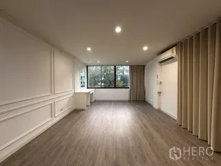Casa adosada en alquiler de 3 habitaciones en Watthana, Bangkok