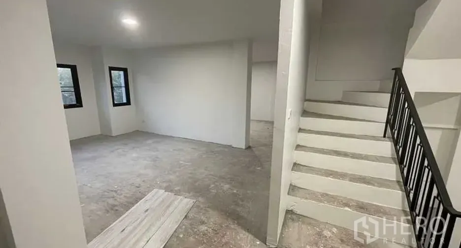 For sale 8 bedrooms townhouse in Prawet, Bangkok