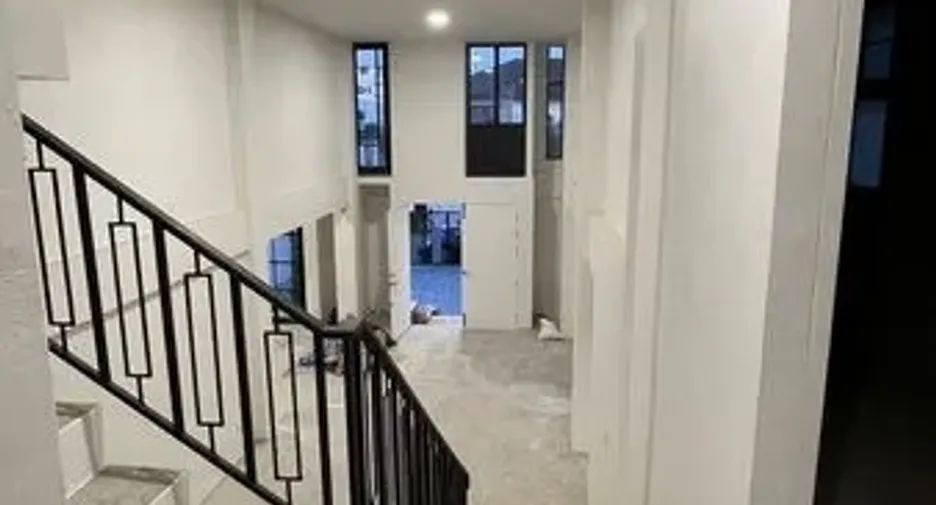 For sale 8 bedrooms townhouse in Prawet, Bangkok