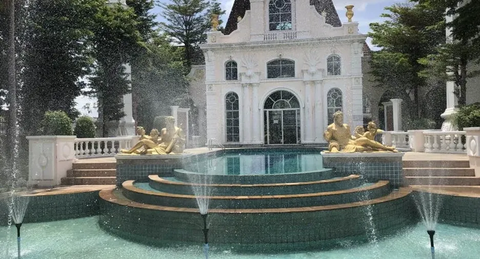 For rent 3 bedrooms townhouse in Bang Kapi, Bangkok