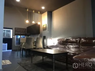 出租 3 卧室 联排别墅 在 Bang Kapi, 曼谷