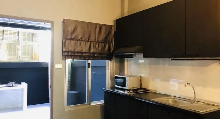 For rent 3 bedrooms townhouse in Bang Kapi, Bangkok