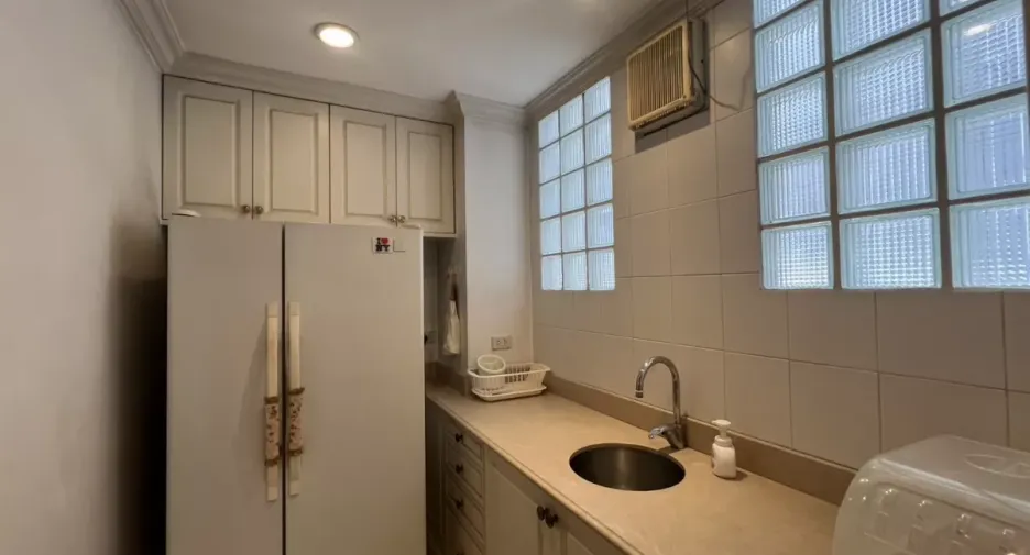 For sale 4 bedrooms townhouse in Phra Khanong, Bangkok