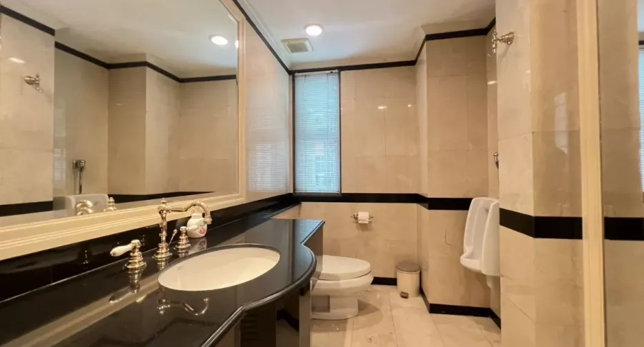 For sale 4 bedrooms townhouse in Phra Khanong, Bangkok