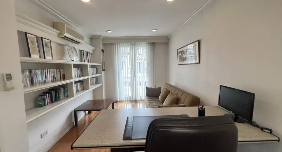 For sale 4 bedrooms townhouse in Phra Khanong, Bangkok
