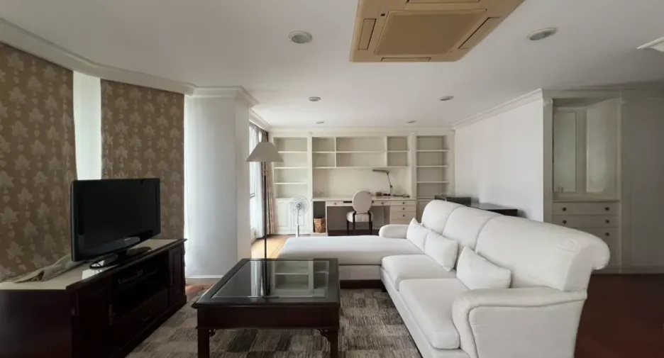 For sale 4 bedrooms townhouse in Phra Khanong, Bangkok