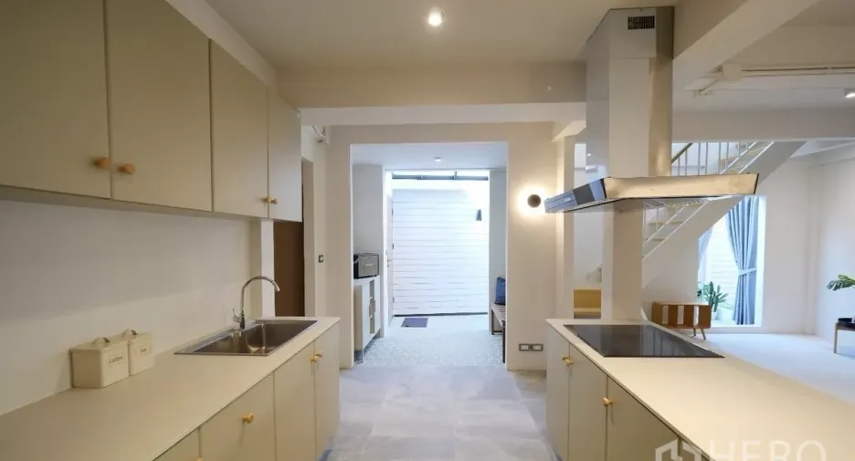 For rent and for sale 3 bedrooms townhouse in Watthana, Bangkok