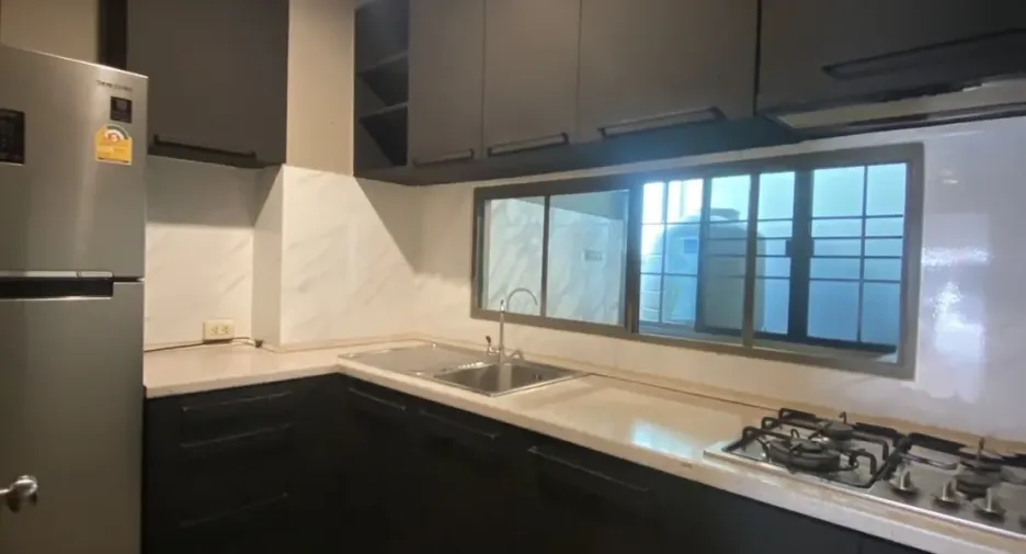 For rent 3 bedrooms townhouse in Bang Kapi, Bangkok