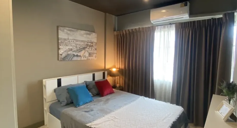 For rent 3 bedrooms townhouse in Bang Kapi, Bangkok