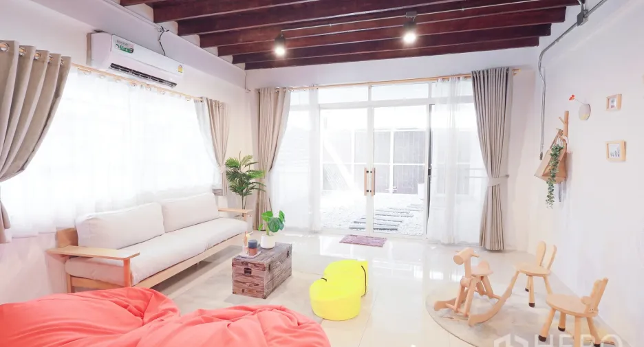 For rent 3 bedrooms townhouse in Din Daeng, Bangkok
