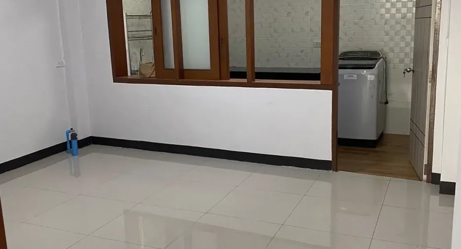 Reihenhaus zur Miete mit 3 Zimmer in Huai Khwang, Bangkok