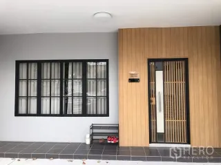 For rent 3 bedrooms townhouse in Suan Luang, Bangkok