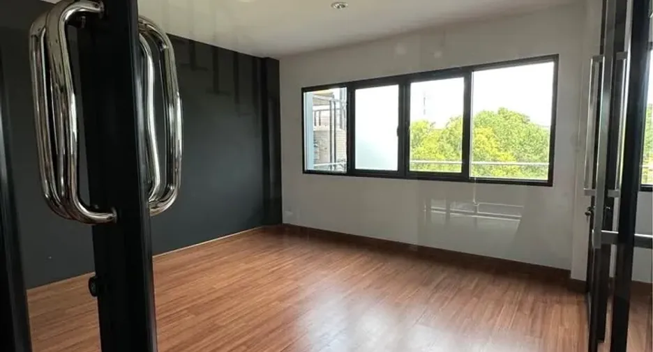 For rent 3 bedrooms townhouse in Pak Kret, Nonthaburi