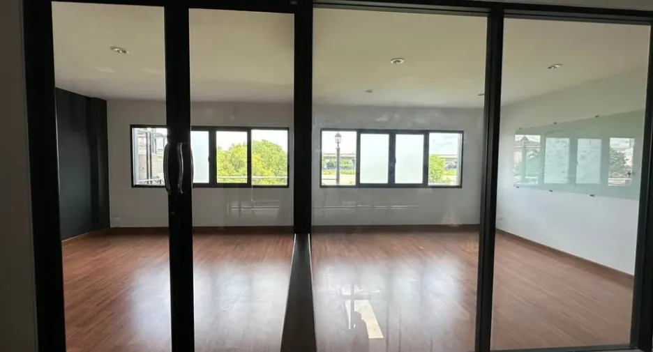 For rent 3 bedrooms townhouse in Pak Kret, Nonthaburi