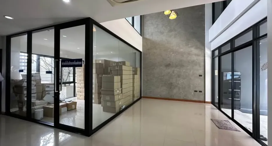 For rent 3 bedrooms townhouse in Pak Kret, Nonthaburi