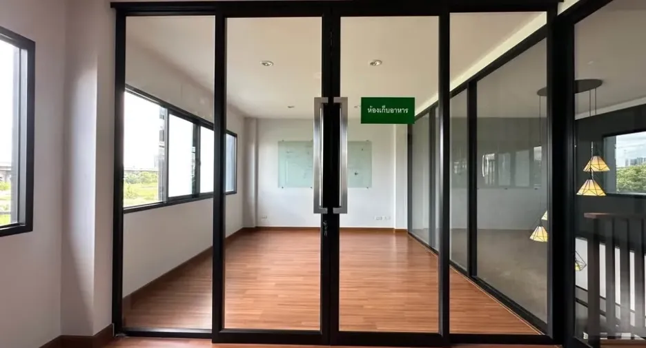 For rent 3 bedrooms townhouse in Pak Kret, Nonthaburi