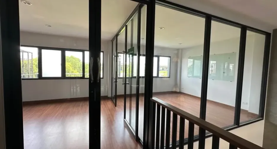 For rent 3 bedrooms townhouse in Pak Kret, Nonthaburi