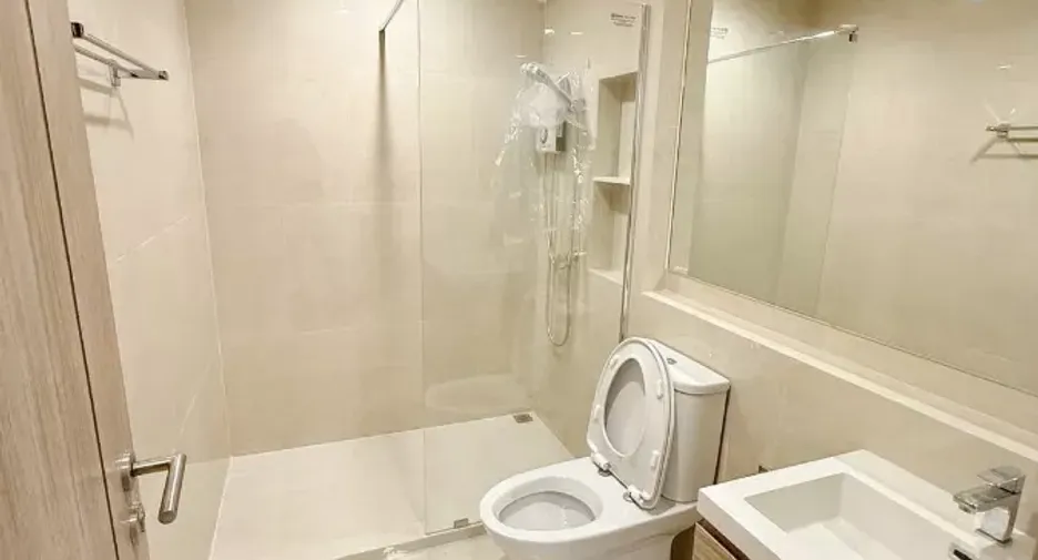 For rent 3 bedrooms townhouse in Suan Luang, Bangkok