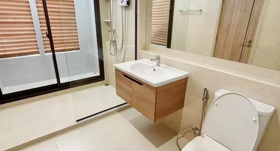 For rent 3 bedrooms townhouse in Suan Luang, Bangkok