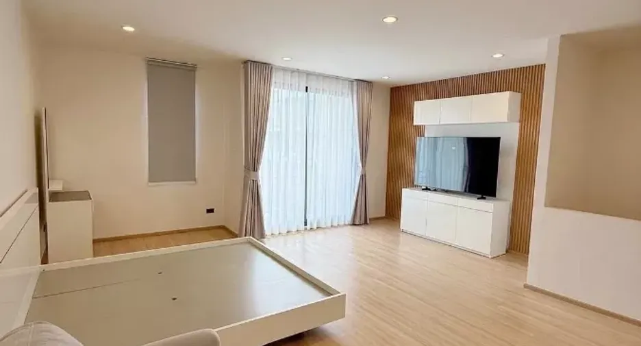 For rent 3 bedrooms townhouse in Suan Luang, Bangkok
